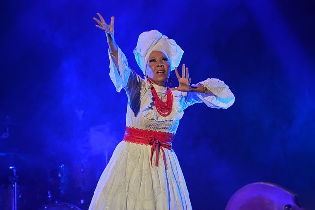 White Gown Red Crown