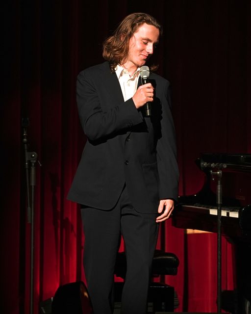 Singer Piano